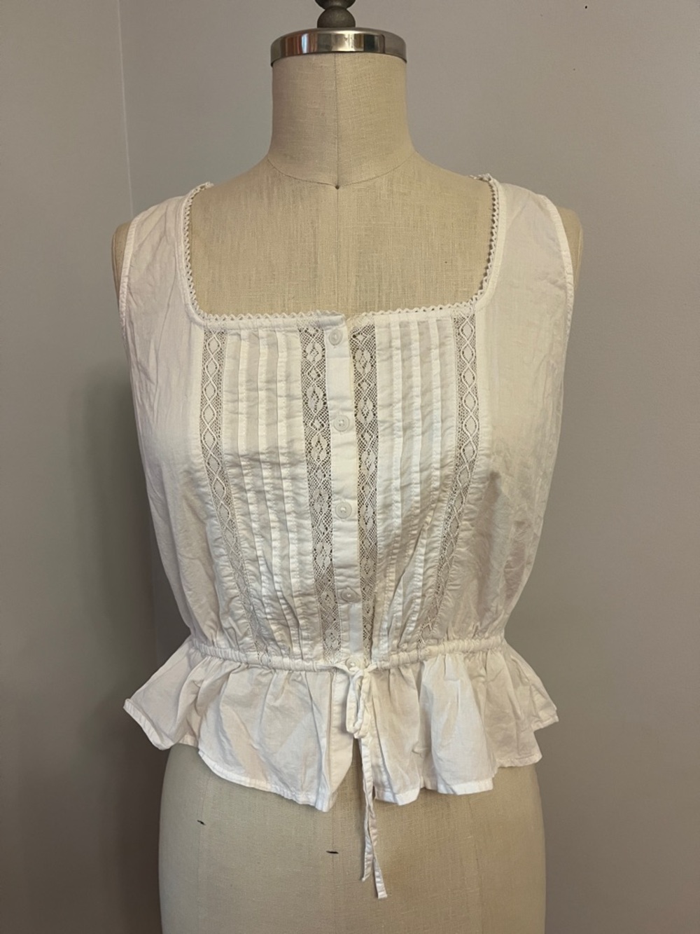 Vintage Style White Lace-Trim Button Front Peplum Camisole